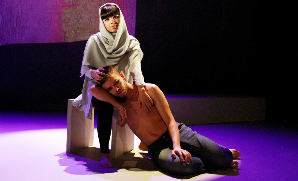 Teatros del Canal estrena Las noches malas de Amir Shrinyan, una mirada comprensiva a los jóvenes que buscan asilo en Europa